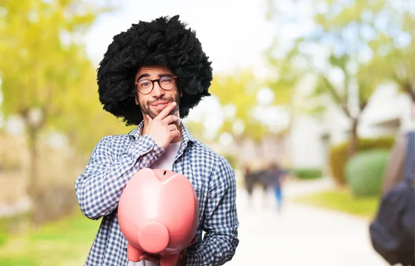 Afro Hombre Sosteniendo Una Alcancía — Foto de Stock