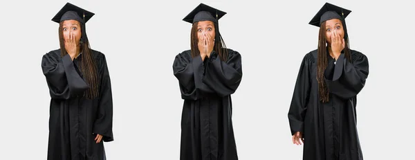 Conjunto Jovem Negra Graduada Assustada Com Medo Desesperada Por Algo — Fotografia de Stock