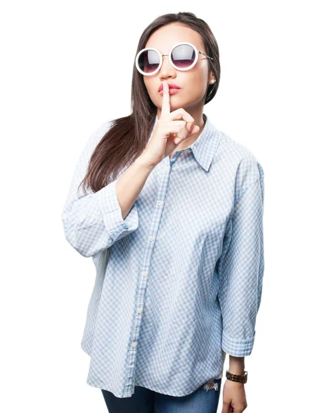 Mujer Asiática Gafas Sol Haciendo Gesto Silencio Aislado Sobre Fondo —  Fotos de Stock