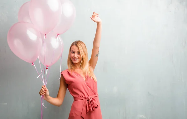 Elegant Young Blonde Woman Holding Pink Balloons Wall — Stock Photo, Image