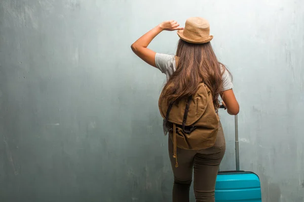 Portrait Young Traveler Latin Woman Wall Showing Back — Stock Photo, Image