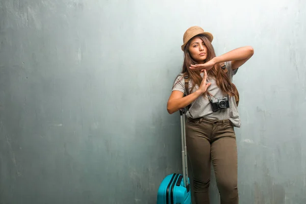 Portrait Young Traveler Latin Woman Wall Tired Bored — Stock Photo, Image