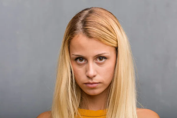 Retrato Mujer Rubia Joven Natural Muy Enojado Molesto —  Fotos de Stock