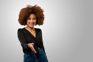 Afro kadın karşılıklı jest