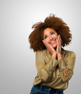 mutlu afro kadın arıyorum