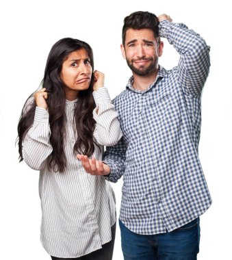 Genç çift sinir üzerine beyaz izole 