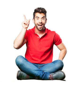 Beyaz arka plan üzerinde izole elleriyle oturan adam dans