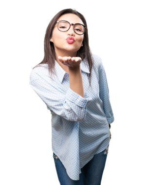 Asyalı kadın beyaz arka plan üzerinde izole öpücük gönderme