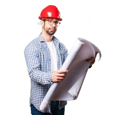 Beyaz arka plan üzerinde izole endişeli mimar adam