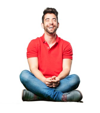 mutlu beyaz arka plan üzerinde oturan adam izole