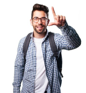 Genç adam beyaz arka plan üzerinde izole ekran dokunaklı