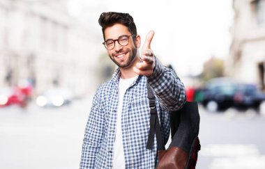 silah jest yapan öğrenci erkek