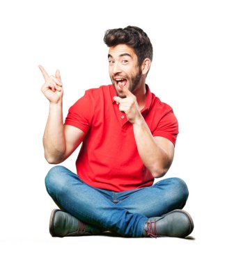 Beyaz arka plan üzerinde izole elleriyle oturan adam dans