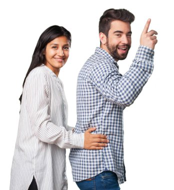 Genç çift yalnız dans ediyor. 