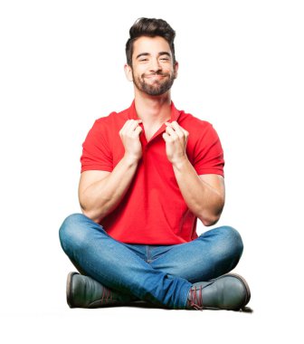 Beyaz arka plan üzerinde izole adam oturma duygu gurur