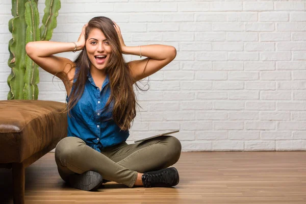 Portrait Young Latin Woman Sitting Floor Surprised Shocked Looking Wide — Stock Photo, Image