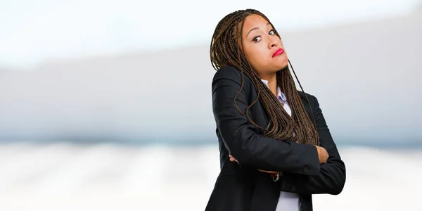 Portrét Mladé Černé Obchodní Žena Pochybující Pokrčil Rameny Pojem Nerozhodnost — Stock fotografie