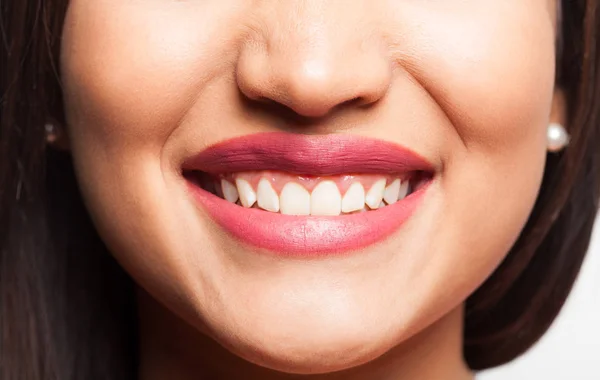 Bella Ragazza Sorriso Primo Piano — Foto Stock