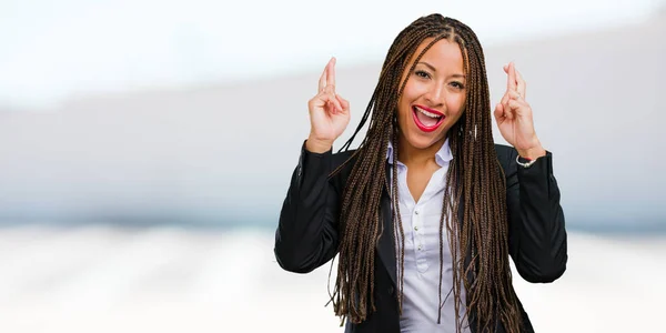 Portrait Young Black Business Woman Crossing His Fingers Wishes Lucky — Stock Photo, Image