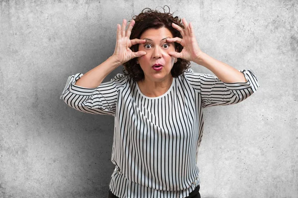 Middle Aged Woman Surprised Shocked Looking Wide Eyes Excited Offer — Stock Photo, Image