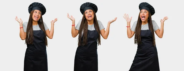 Uppsättning Unga Svarta Kvinnliga Baker Svart Uniform Skratta Och Roligt — Stockfoto