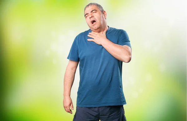 Tired Mature Man Green Blurred Background — Stock Photo, Image