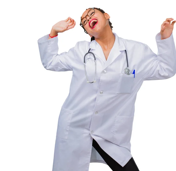 Retrato Uma Jovem Médica Negra Ouvir Música Dançar Divertir Mover — Fotografia de Stock