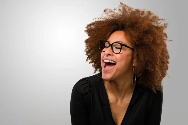 Afro Vrouw Lachen Gelukkig Dragen Bril — Stockfoto