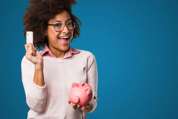 Black Woman Holding Piggy Bank Credit Card — Stock Photo, Image