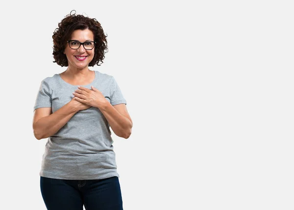 Mujer Mediana Edad Haciendo Gesto Romántico Enamorada Alguien Mostrando Afecto —  Fotos de Stock