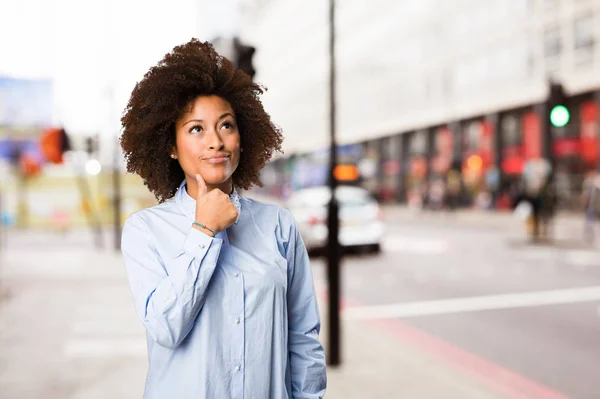 Joven Mujer Negra Pensando Fondo Borroso —  Fotos de Stock