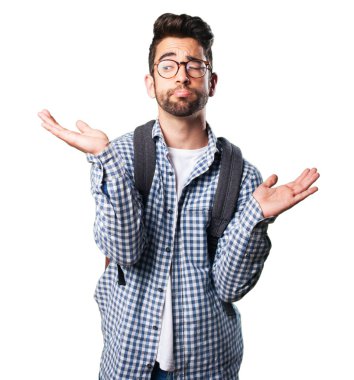 Beyaz arka plan üzerinde izole denge hareketi yapan genç erkek