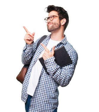 Beyaz arka plan üzerinde izole bir kitap öğrenci adam