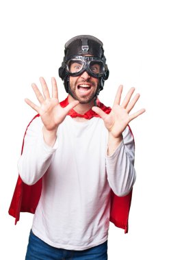 Beyaz arka plan üzerinde izole korkuyor süper kahraman