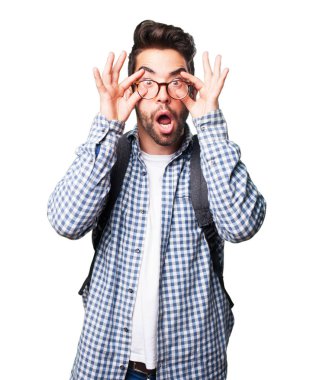 Beyaz arka plan üzerinde izole sürpriz öğrenci adam