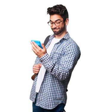 Beyaz arka plan üzerinde izole bir hesap makinesi tutan öğrenci adam