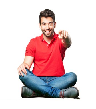 işaretçi açık beyaz arka plan üzerinde izole oturan adam