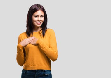 Birine aşık romantik bir jest ya da bir arkadaş için bir sevgi gösterisi genç güzel kadın