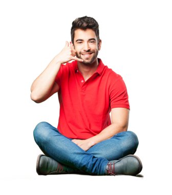 dostum telefon jest yapıyor oturan beyaz arka plan üzerinde izole