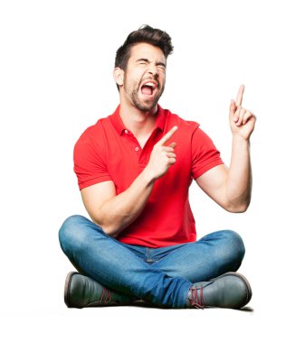 Beyaz arka plan üzerinde izole elleriyle oturan adam dans