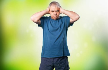 Olgun adam baş ağrısı jest