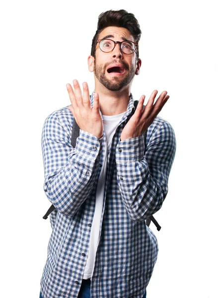 Korkarım genç adam beyaz arka plan üzerinde izole