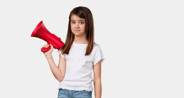 Menina Corpo Inteiro Animado Eufórico Gritando Com Megafone Sinal Revolução — Fotografia de Stock