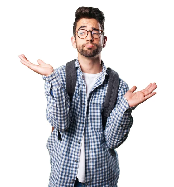 Beyaz arka plan üzerinde izole denge hareketi yapan genç erkek