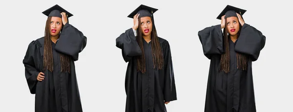 Conjunto Jovem Negra Graduada Preocupado Sobrecarregado — Fotografia de Stock