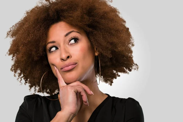 Afro Frau Gesicht Denken Nahaufnahme — Stockfoto