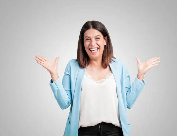 Middle Aged Woman Screaming Happy Surprised Offer Promotion Gaping Jumping — Stock Photo, Image