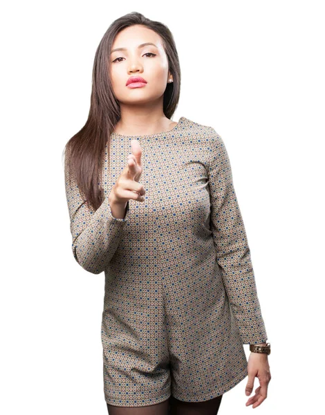 Ασιατικές Γυναίκα Κάνει Όπλο Χειρονομία Που Απομονώνονται Λευκό Φόντο — Φωτογραφία Αρχείου