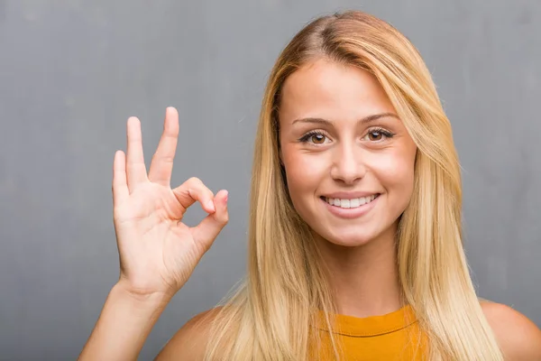 Portrait Natural Young Blonde Woman Cheerful Confident Doing Gesture — Stock Photo, Image