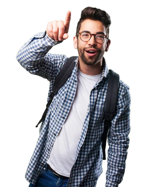 Genç adam beyaz arka plan üzerinde izole ekran dokunaklı